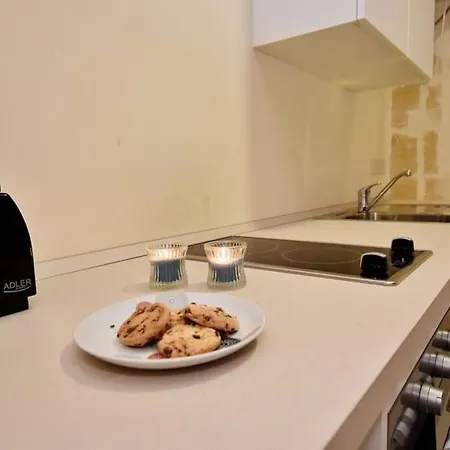 Lucky Star 202 By Vallettastay