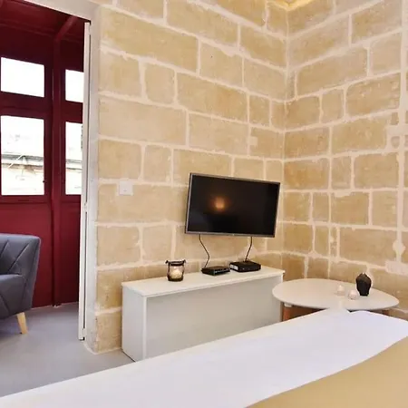 Lucky Star 202 By Vallettastay