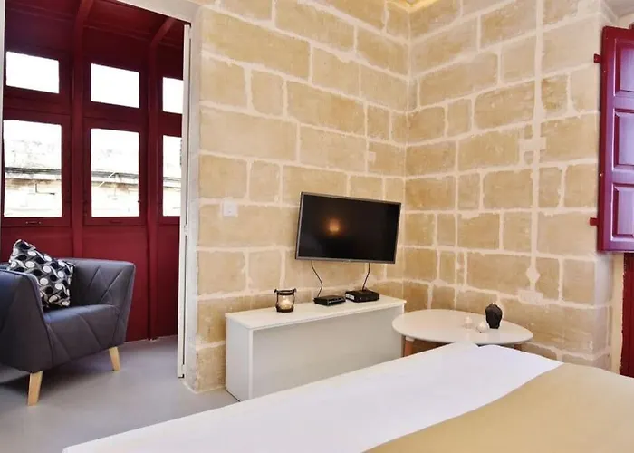 Lucky Star 202 By Vallettastay